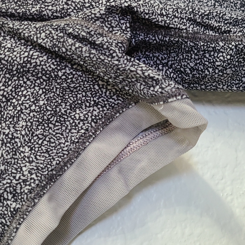 Lululemon - Picture 2 of 4